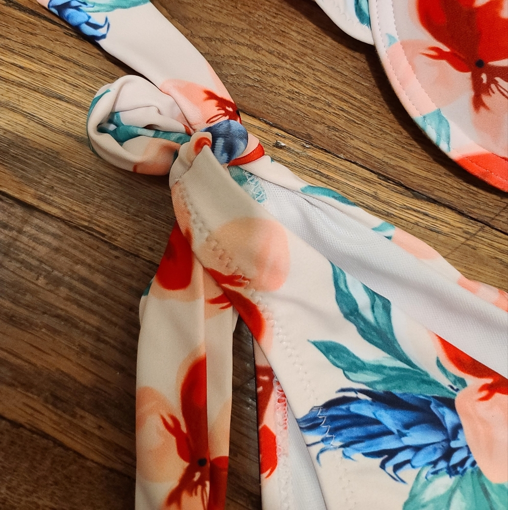 Two piece bikini - Picture 3 of 5